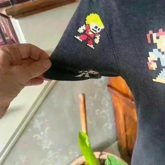 Capcon street fighter tee. Medium. Used good condition. No tips or holes - Picture 6 of 7
